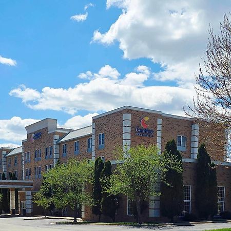 Comfort Inn & Suites Grafton-Cedarburg Exterior photo
